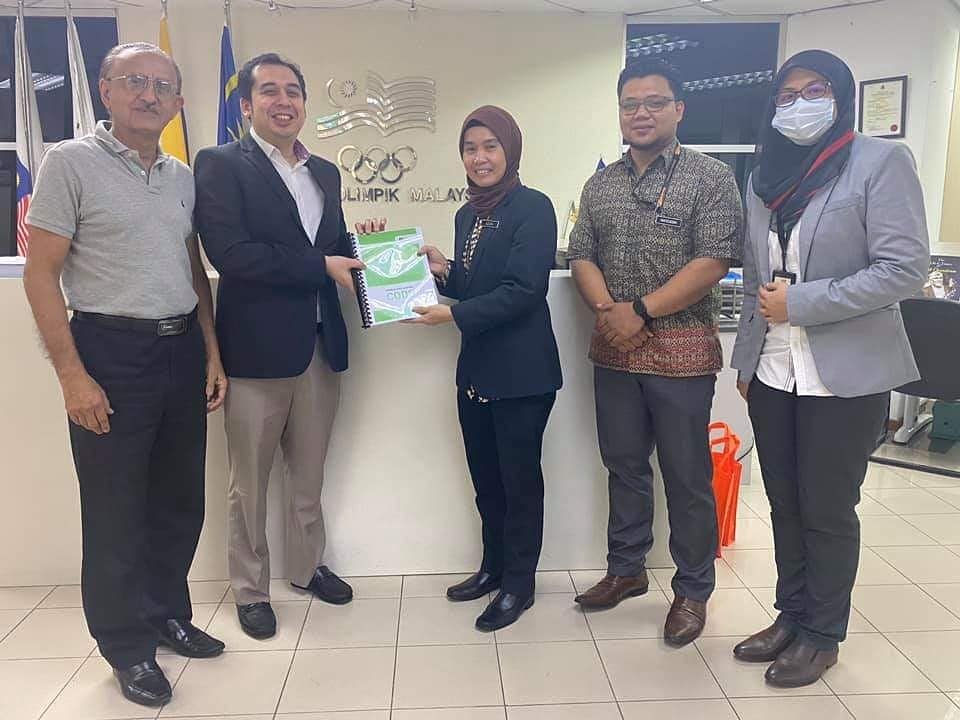 SESI KUNJUNG HORMAT ADAMAS KE ATAS SETIAUSAHA AGUNG MAJLIS OLIMPIK MALAYSIA